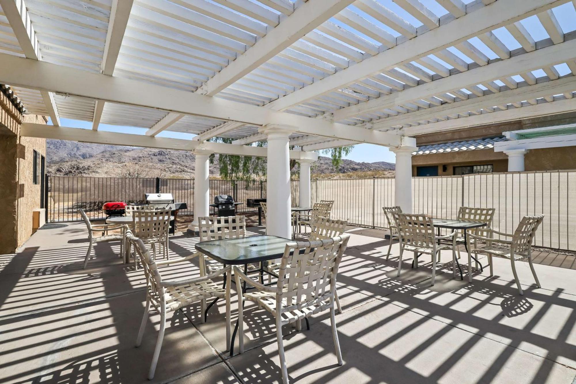Sure Plus By Best Western Joshua Tree Hotel 3*